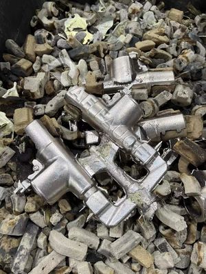 CNC-GießmaschineBrass Automatische Gießmaschine- 2 Manipulatoren Niederdruckgießmaschine